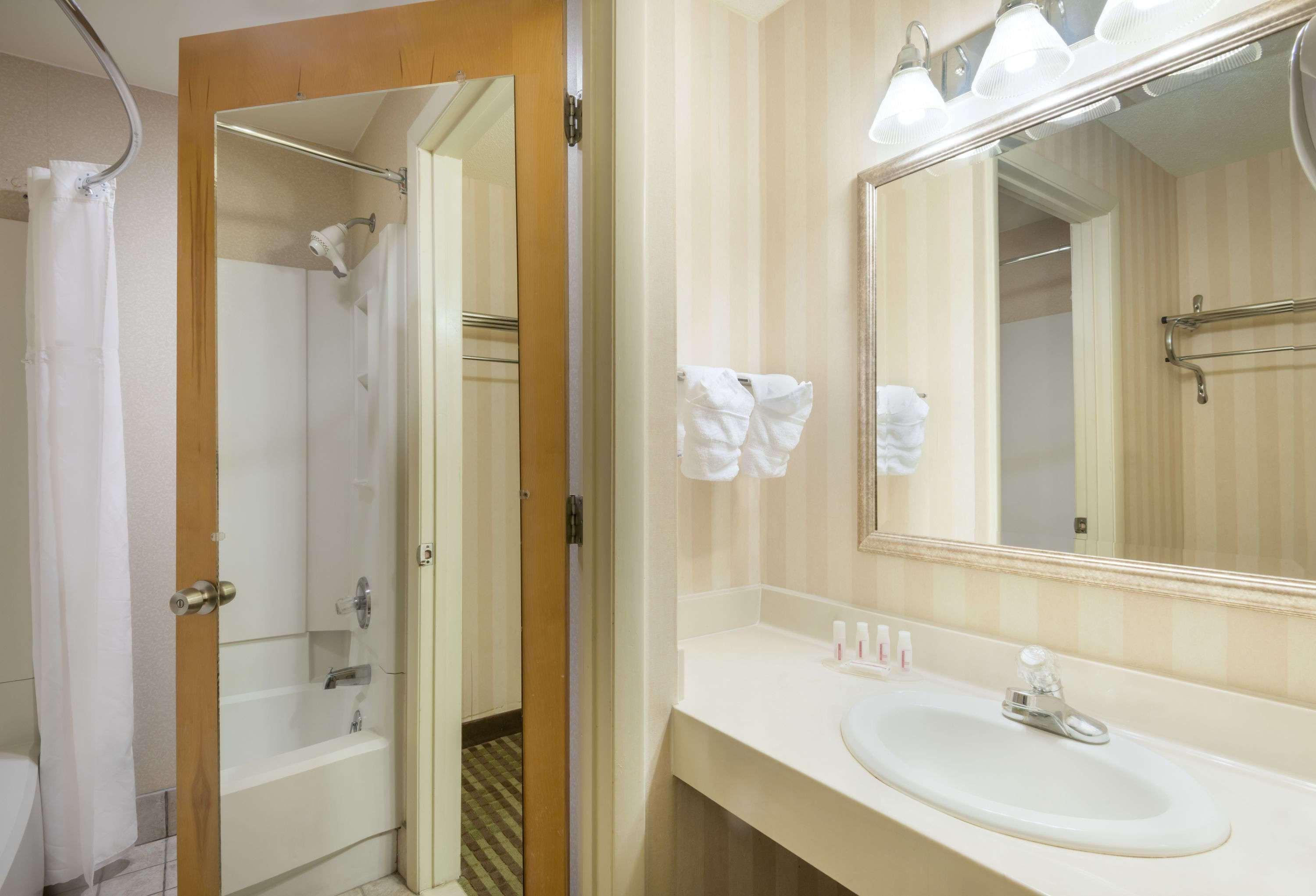 Ramada By Wyndham Columbus North Ξενοδοχείο Westerville Εξωτερικό φωτογραφία